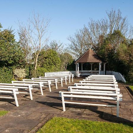 Berwick Manor Hotel Rainham  Exterior photo