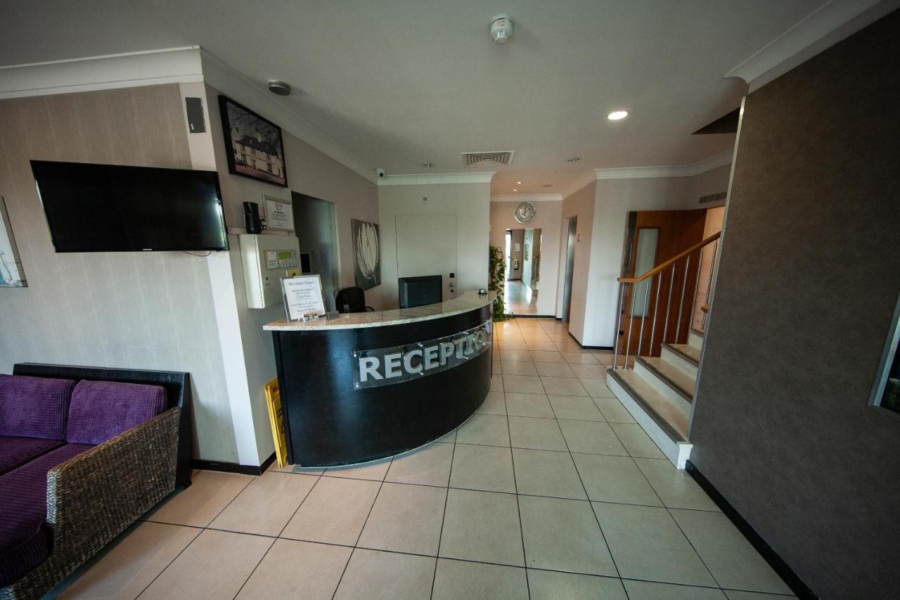 Berwick Manor Hotel Rainham  Exterior photo